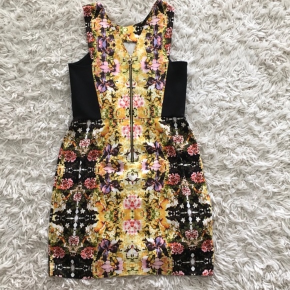 DONNA MORGAN | Black & Gold Floral Dress - Picture 2 of 4